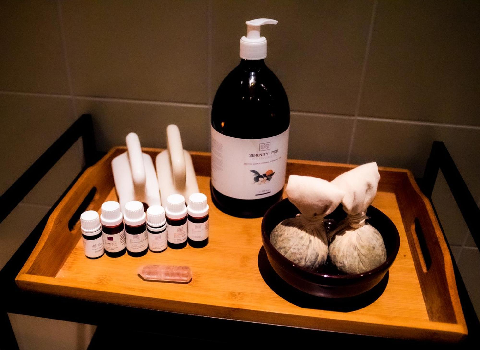 Hotel Princesa Parc Excellence Arinsal Luaran gambar A selection of spa products