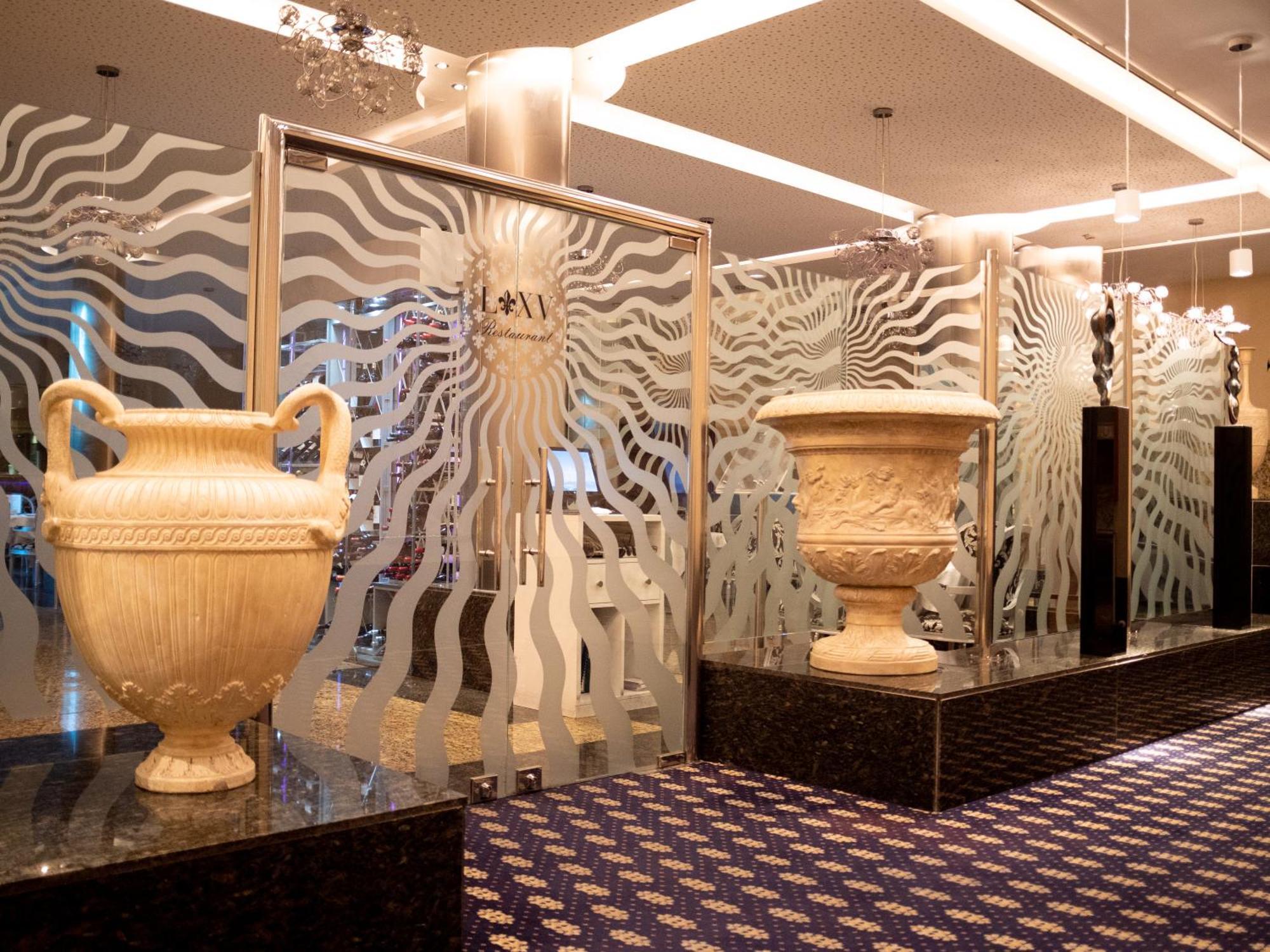 Hotel Princesa Parc Excellence Arinsal Luaran gambar The interior of the hotel