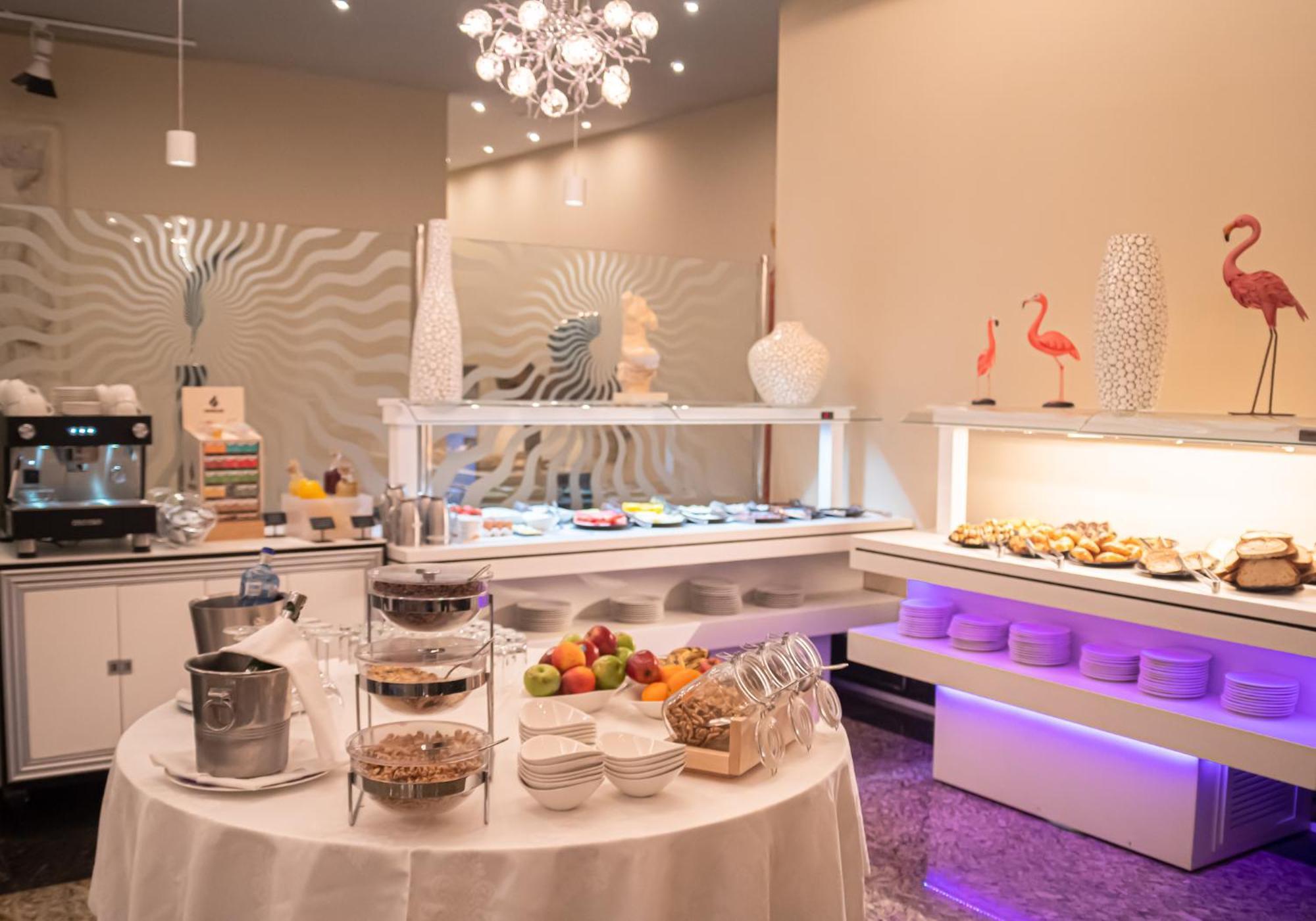 Hotel Princesa Parc Excellence Arinsal Luaran gambar A buffet at a hotel