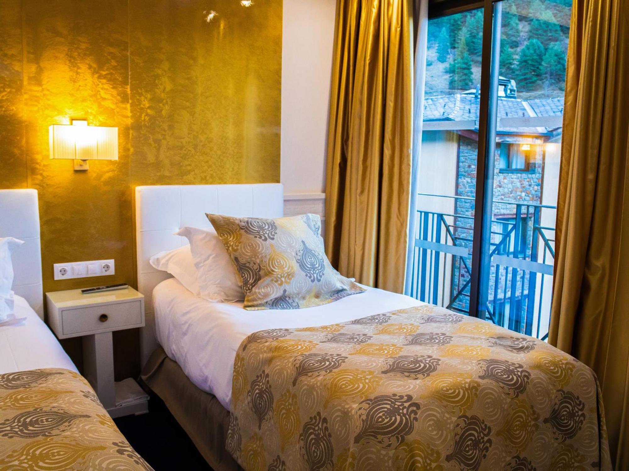 Hotel Princesa Parc Excellence Arinsal Luaran gambar A room at the hotel
