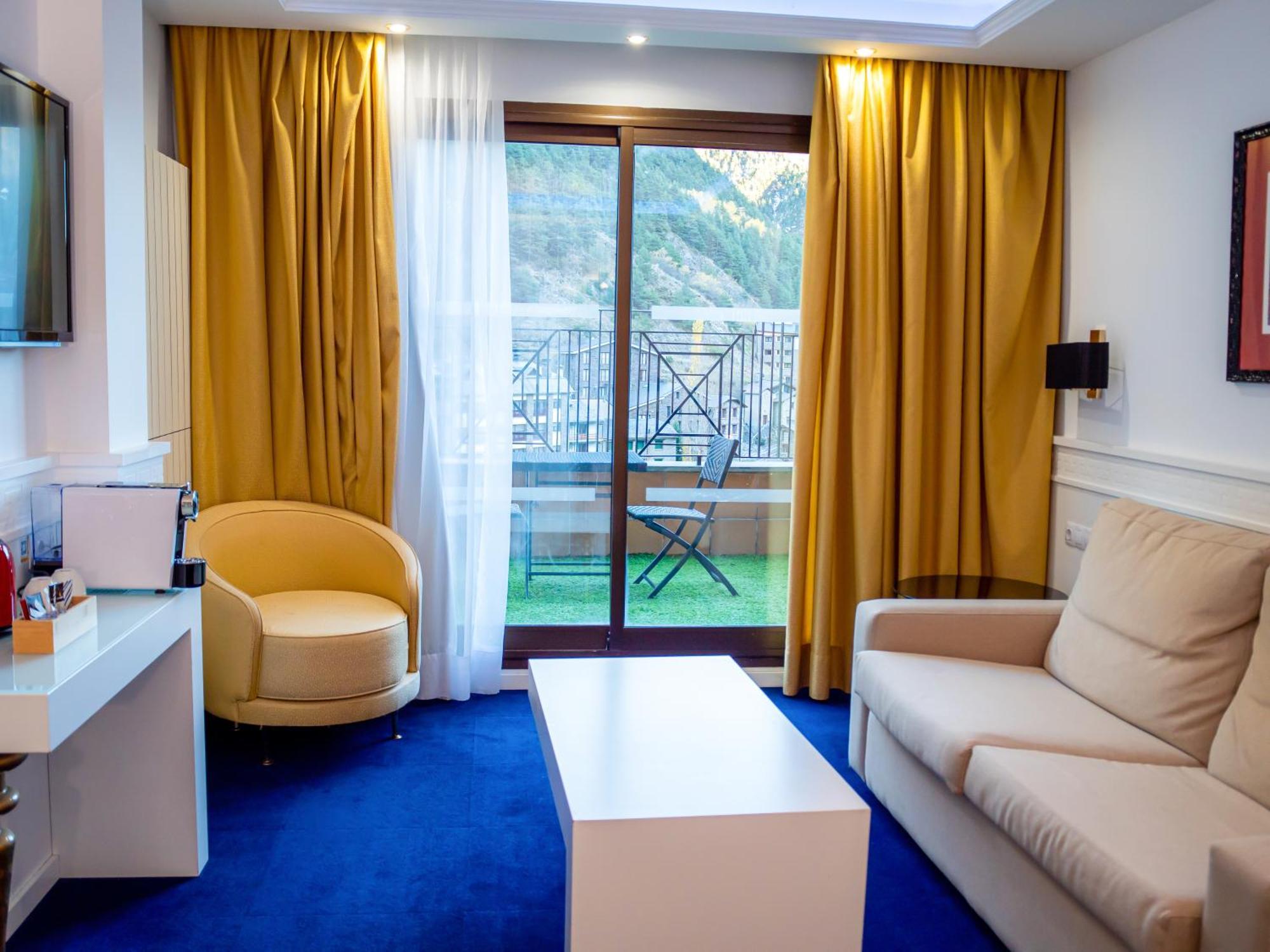 Hotel Princesa Parc Excellence Arinsal Luaran gambar A suite at the hotel