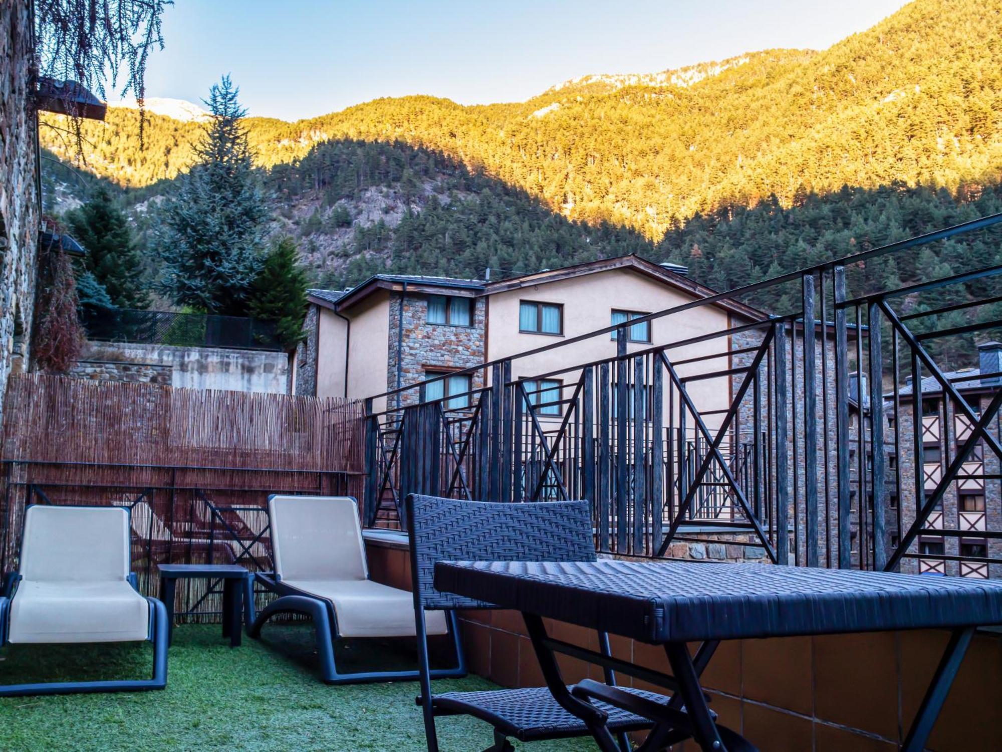 Hotel Princesa Parc Excellence Arinsal Luaran gambar The hotel's outdoor spa