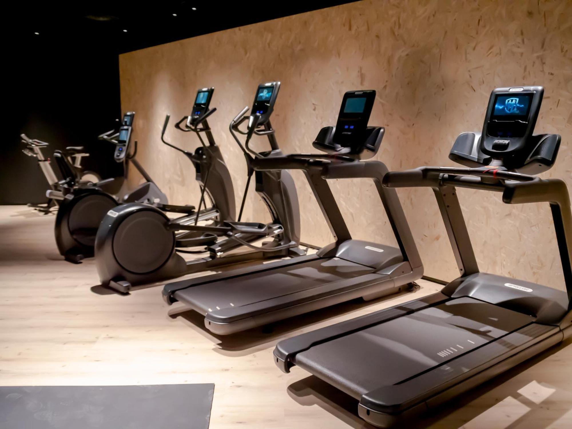 Hotel Princesa Parc Excellence Arinsal Luaran gambar A selection of cardio machines