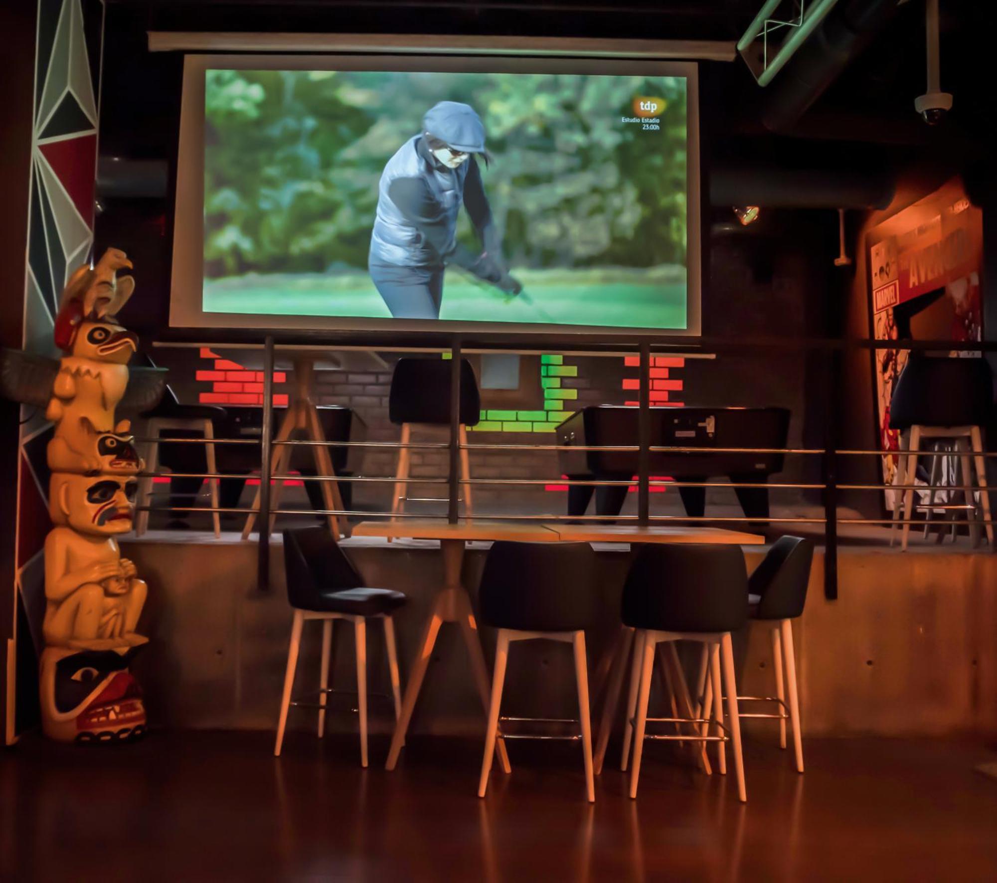 Hotel Princesa Parc Excellence Arinsal Luaran gambar The control room at the National Zoo's Great Gorilla Project