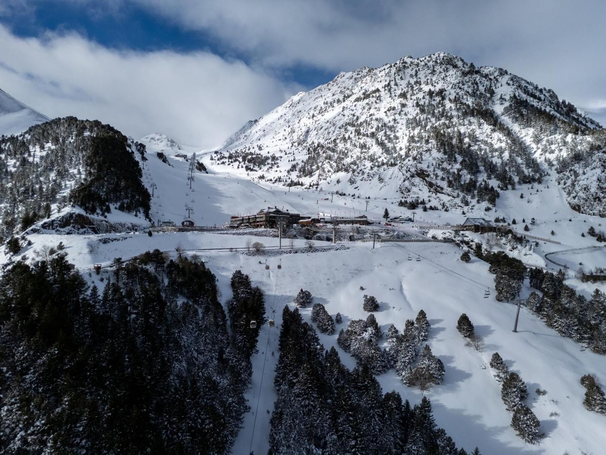 Hotel Princesa Parc Excellence Arinsal Luaran gambar Aerial view of the station